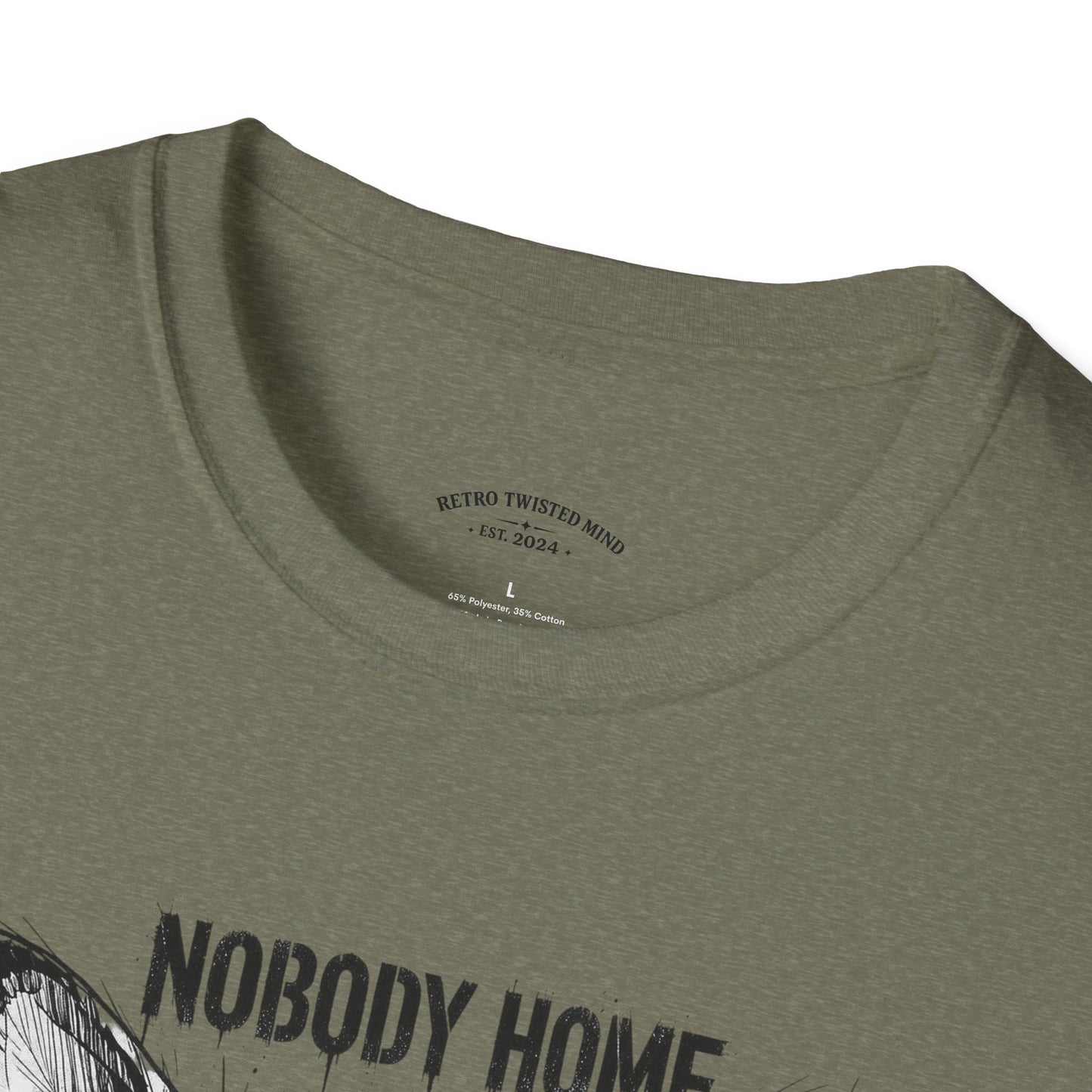 Chihuahua 'Nobody Home' Graphic T-Shirt