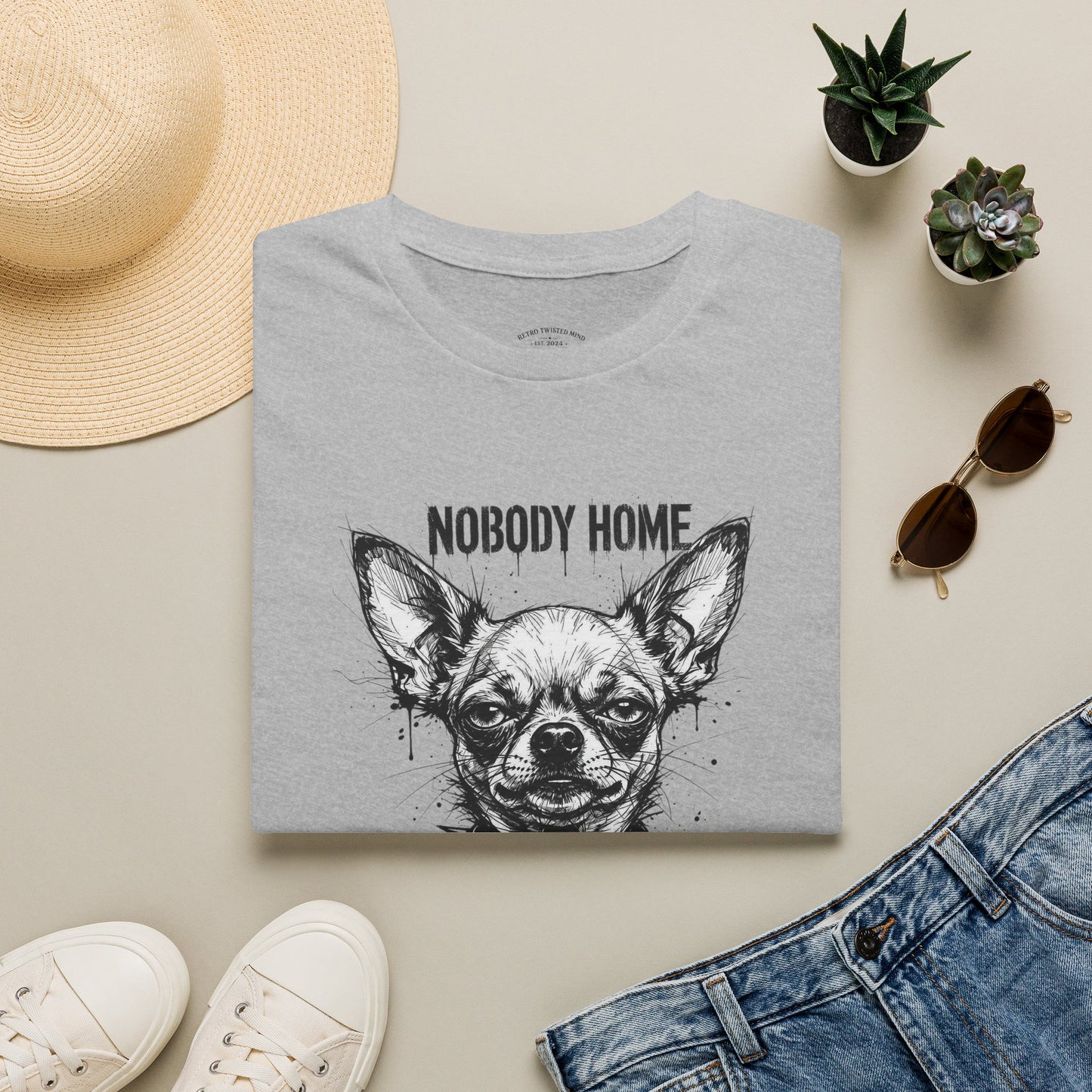 Chihuahua 'Nobody Home' Graphic T-Shirt