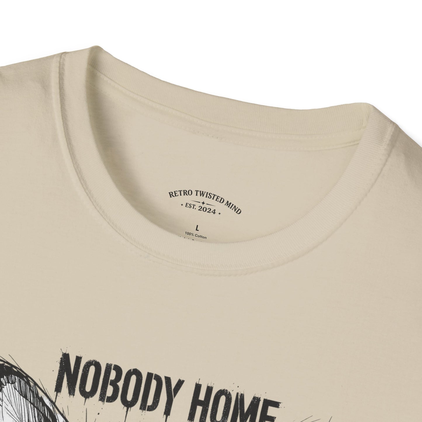Chihuahua 'Nobody Home' Graphic T-Shirt