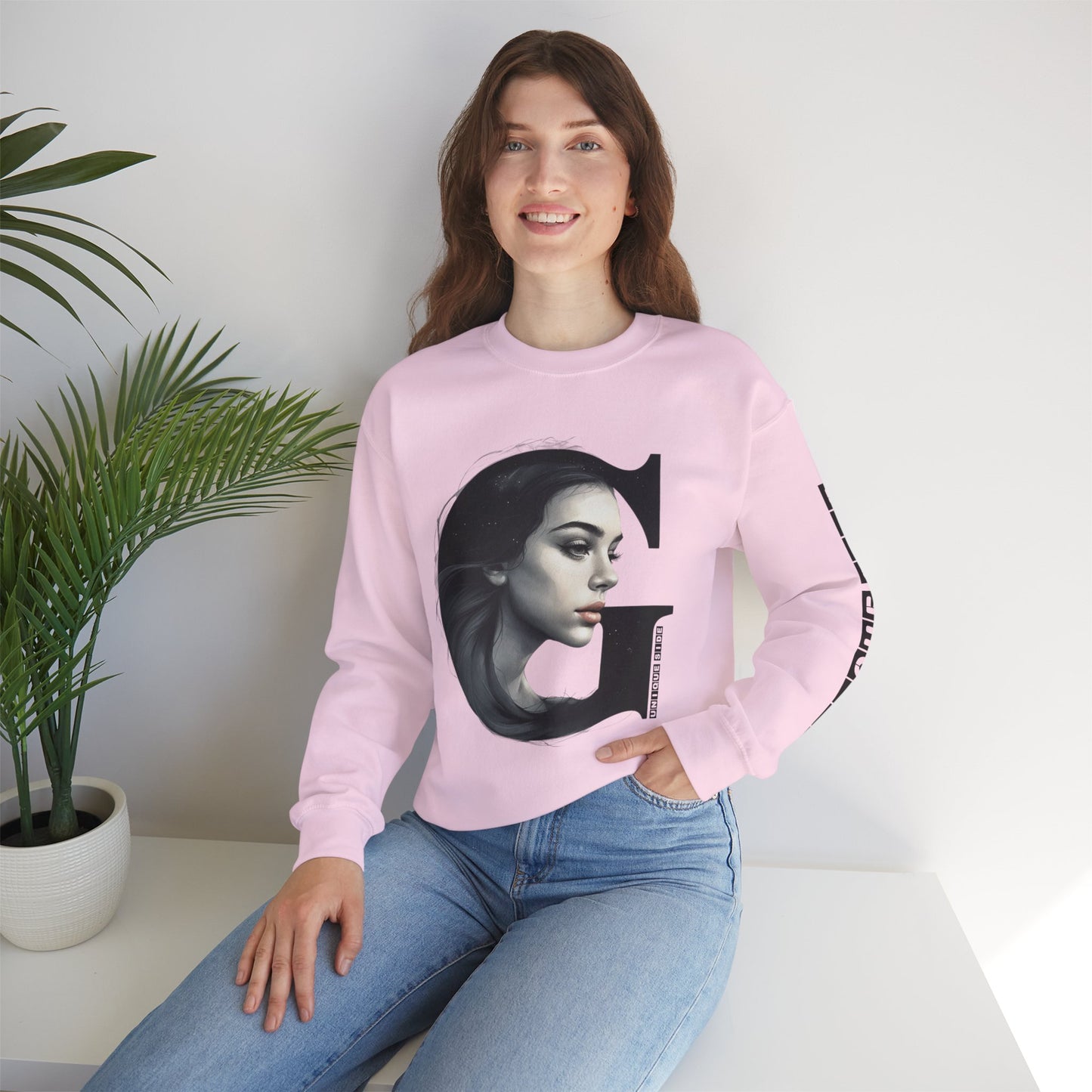 Letter G, Stylish Artistic Sweatshirt, Trendy Crewneck, Graphic Sweater, Cozy Unisex Top, Unique Gift for Art Lovers, Everyday Comfort