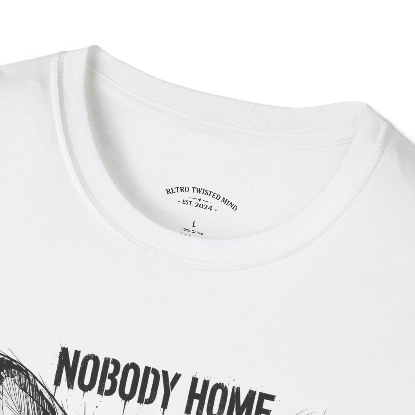 Chihuahua 'Nobody Home' Graphic T-Shirt